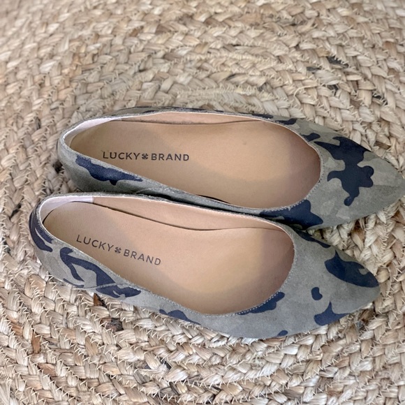 Lucky brand, flats, camo, size 6 women’s shoe - Picture 3 of 5